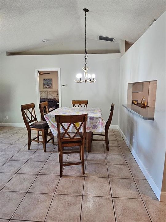 待售: $261,999 (3 贝兹, 2 浴室, 1097 平方英尺)