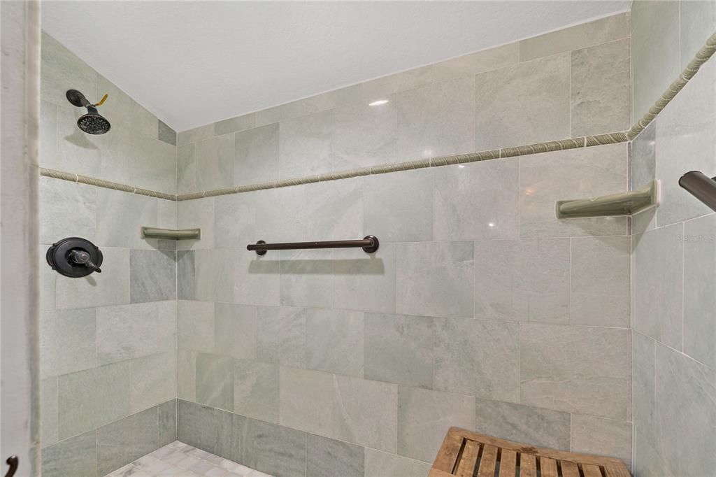 На продажу: $1,075,000 (4 спален, 2 ванн, 2335 Квадратных фут)