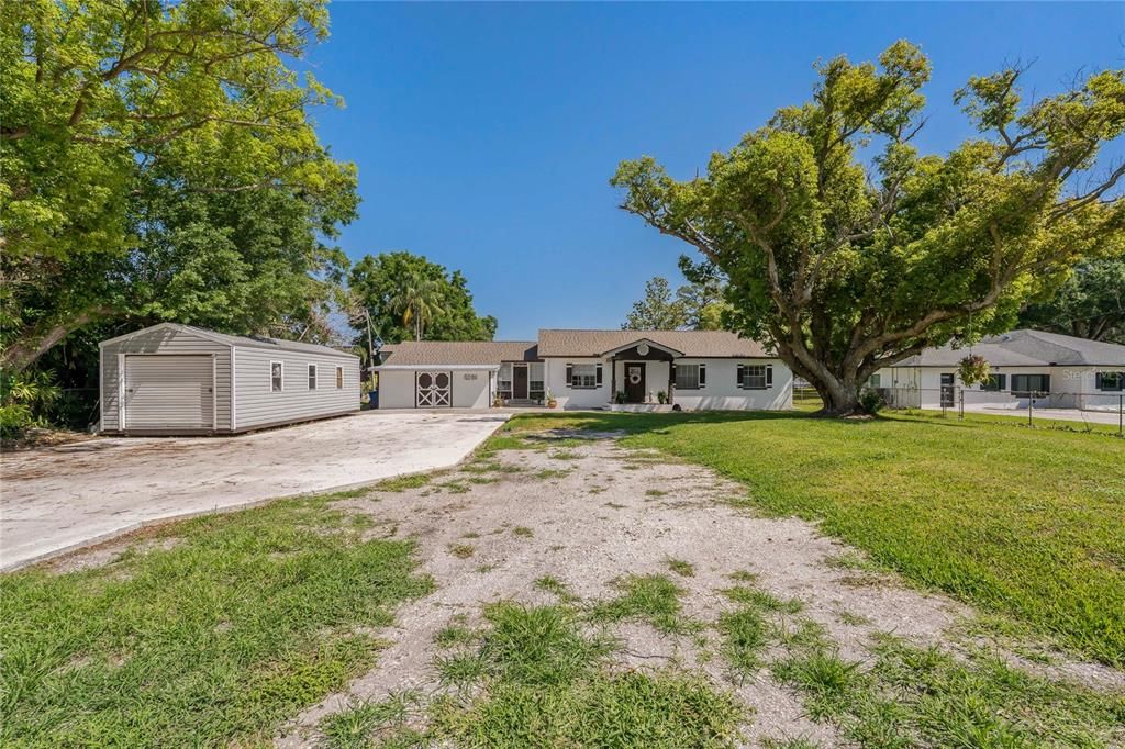 На продажу: $1,075,000 (4 спален, 2 ванн, 2335 Квадратных фут)