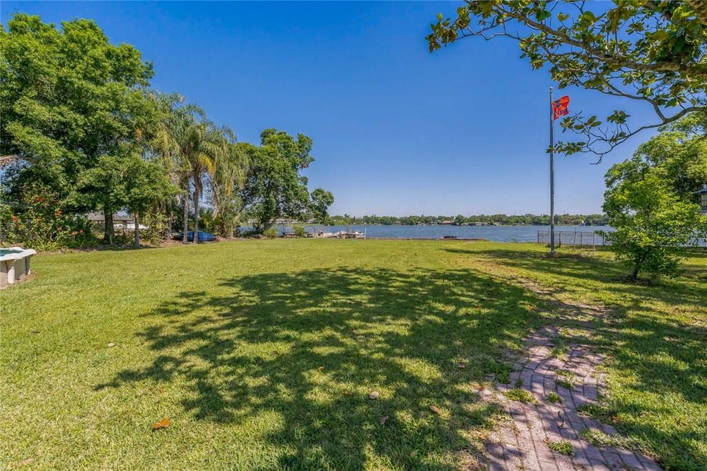 На продажу: $1,075,000 (4 спален, 2 ванн, 2335 Квадратных фут)