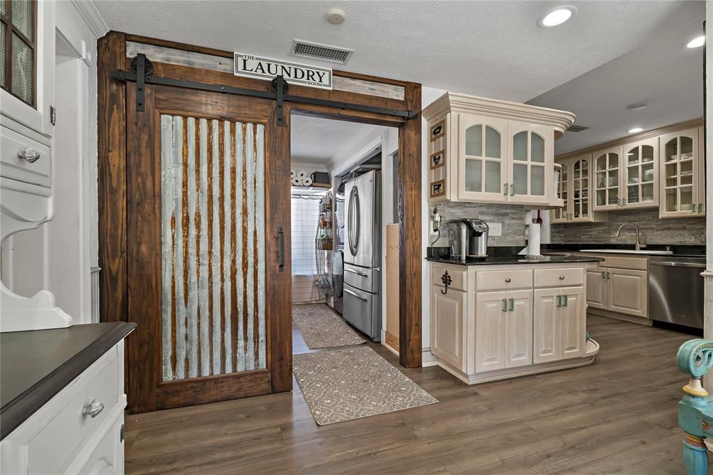 На продажу: $1,075,000 (4 спален, 2 ванн, 2335 Квадратных фут)