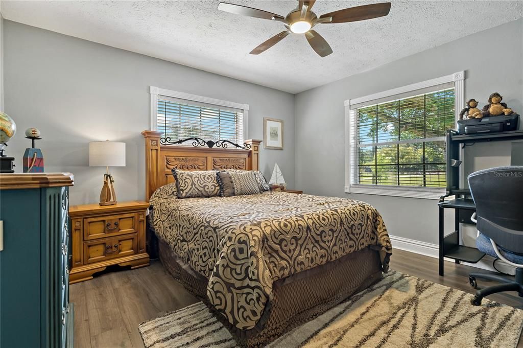 На продажу: $1,075,000 (4 спален, 2 ванн, 2335 Квадратных фут)