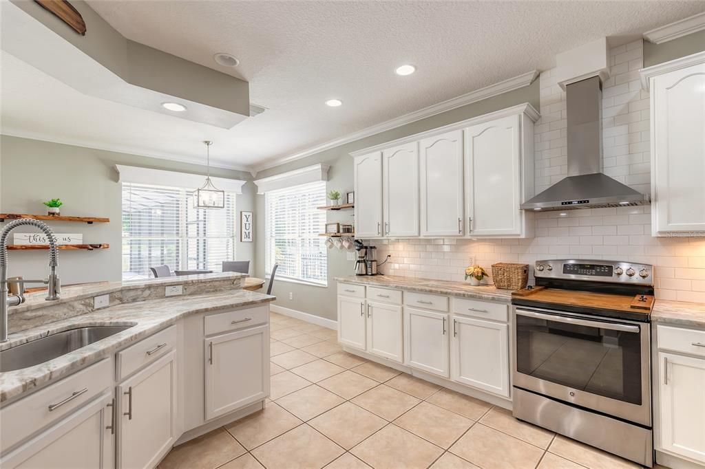 Active With Contract: $600,000 (5 beds, 3 baths, 2909 Square Feet)