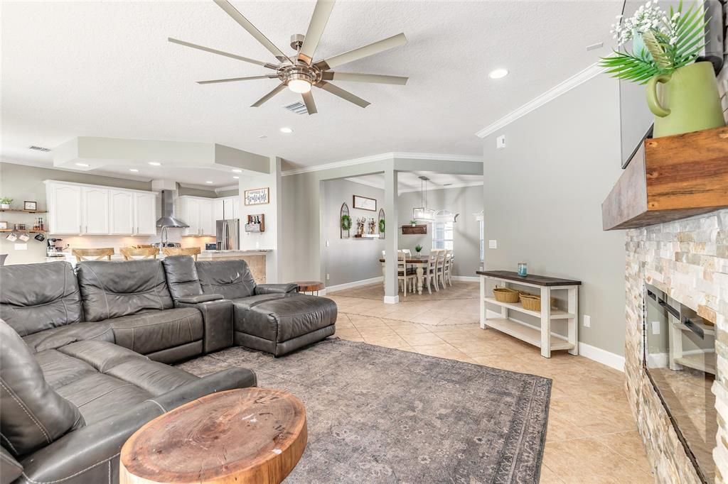 Active With Contract: $600,000 (5 beds, 3 baths, 2909 Square Feet)