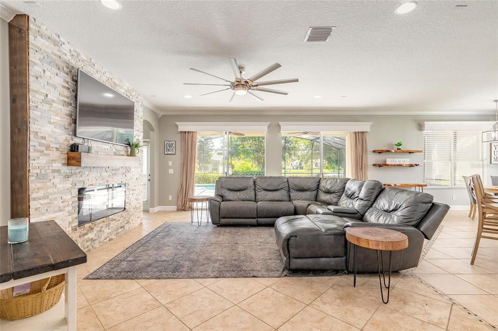 Active With Contract: $600,000 (5 beds, 3 baths, 2909 Square Feet)