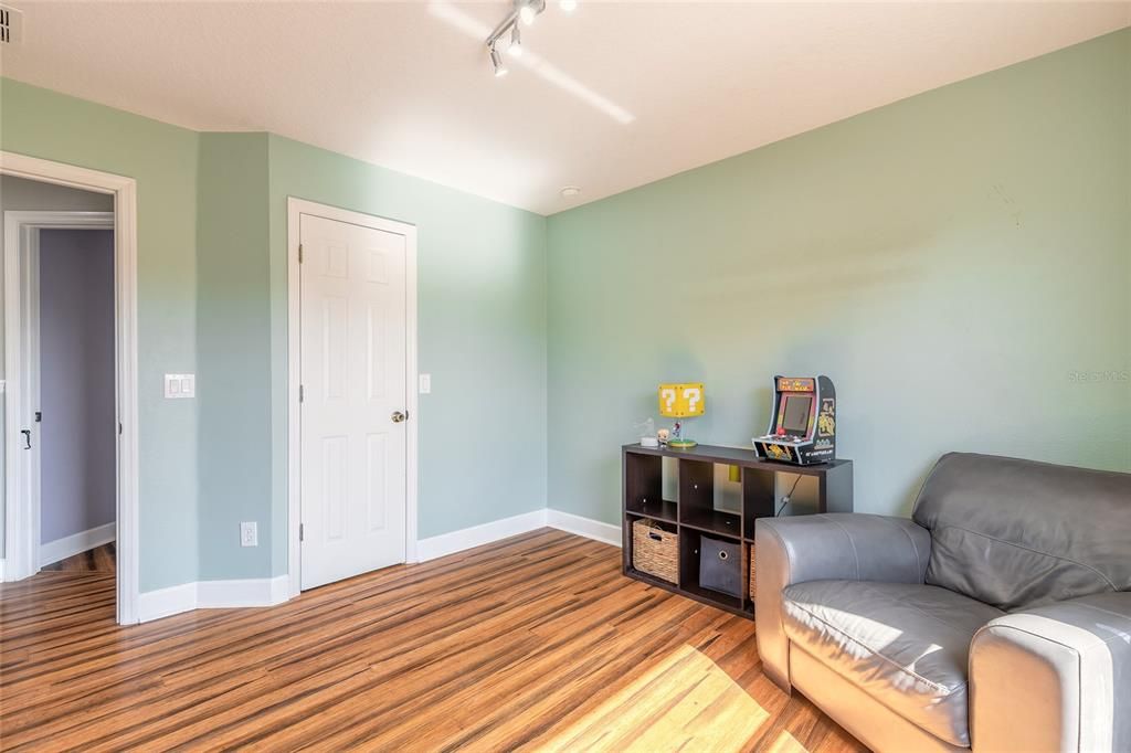 Active With Contract: $600,000 (5 beds, 3 baths, 2909 Square Feet)