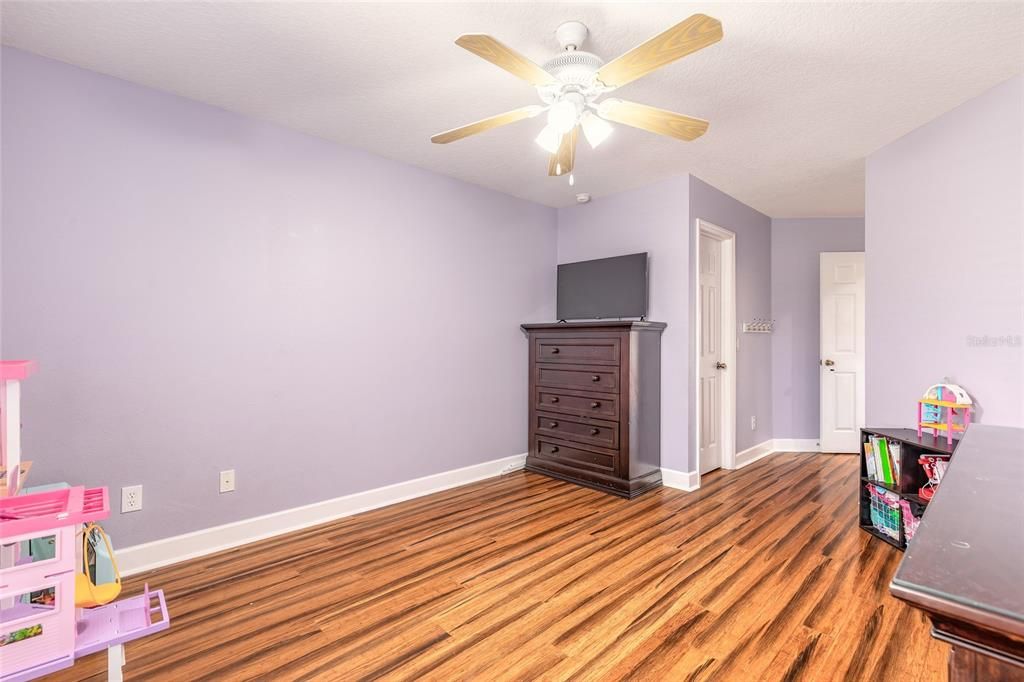 Active With Contract: $600,000 (5 beds, 3 baths, 2909 Square Feet)