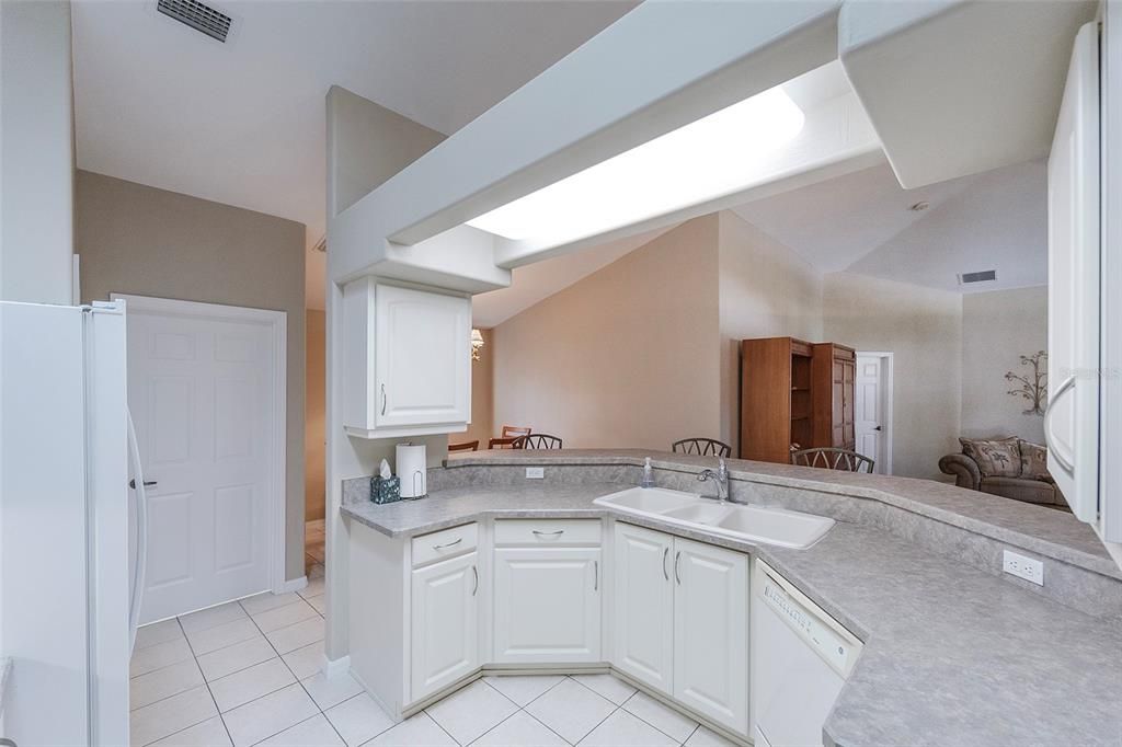 For Sale: $349,000 (3 beds, 2 baths, 1667 Square Feet)