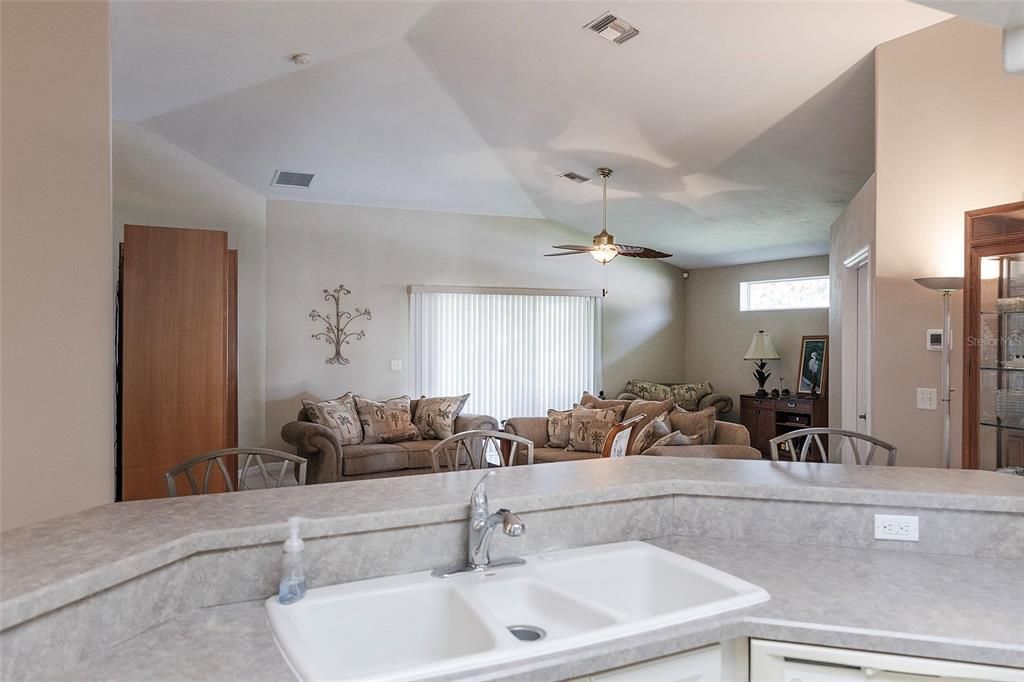 For Sale: $349,000 (3 beds, 2 baths, 1667 Square Feet)