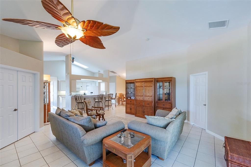 For Sale: $349,000 (3 beds, 2 baths, 1667 Square Feet)