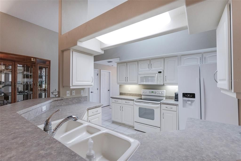 For Sale: $349,000 (3 beds, 2 baths, 1667 Square Feet)