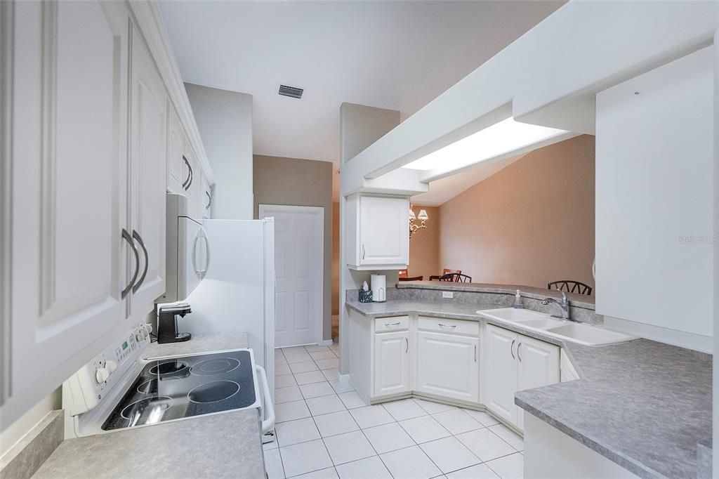 For Sale: $349,000 (3 beds, 2 baths, 1667 Square Feet)