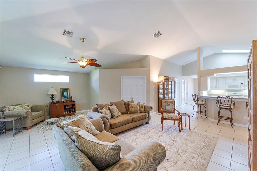 For Sale: $349,000 (3 beds, 2 baths, 1667 Square Feet)