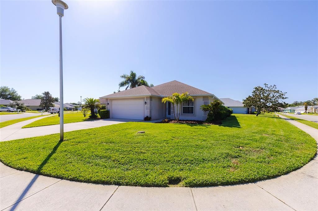 For Sale: $349,000 (3 beds, 2 baths, 1667 Square Feet)