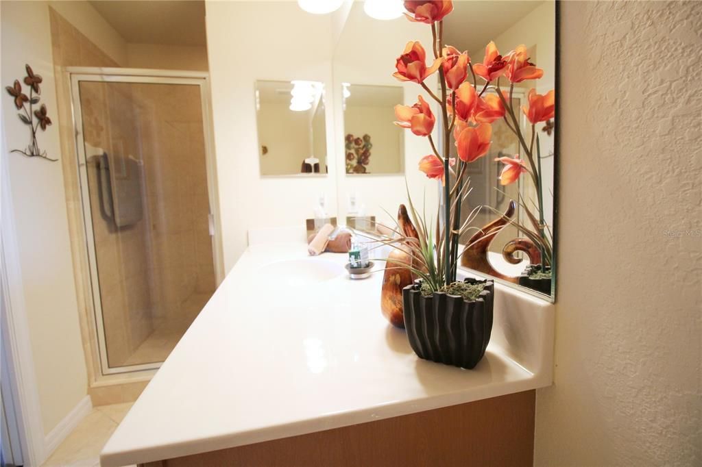 На продажу: $274,900 (2 спален, 2 ванн, 1121 Квадратных фут)