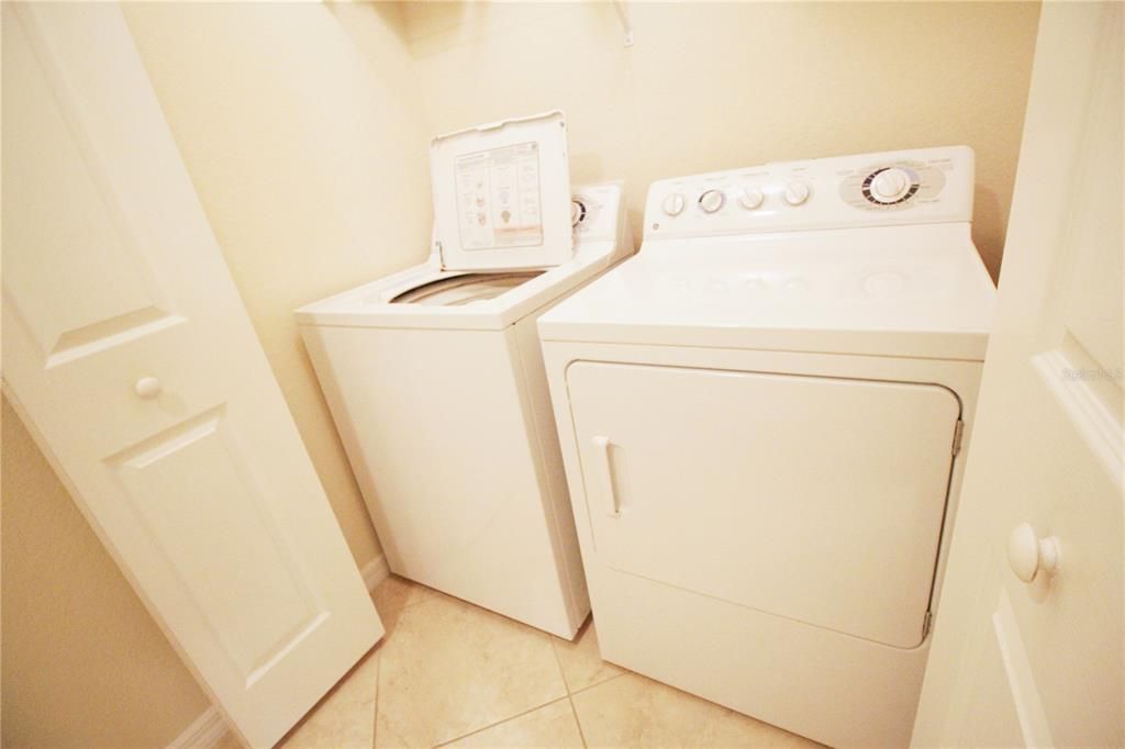 На продажу: $274,900 (2 спален, 2 ванн, 1121 Квадратных фут)