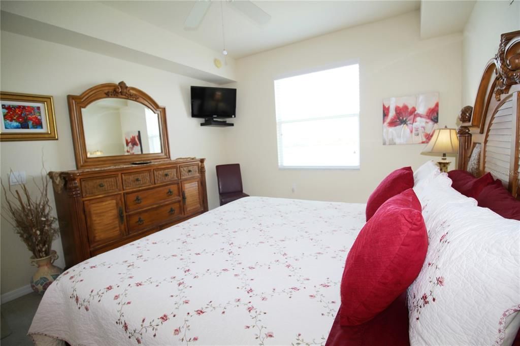 На продажу: $274,900 (2 спален, 2 ванн, 1121 Квадратных фут)