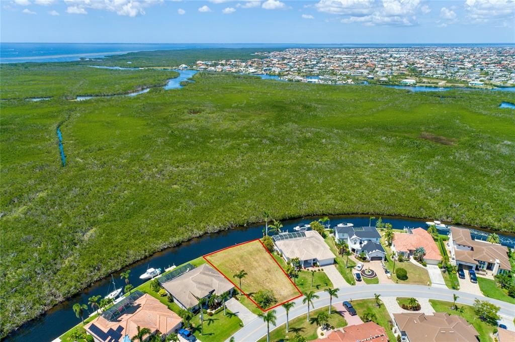 На продажу: $353,053 (0.23 acres)