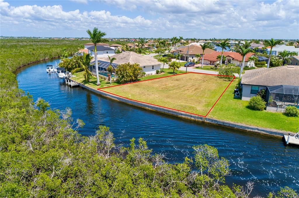 На продажу: $353,053 (0.23 acres)