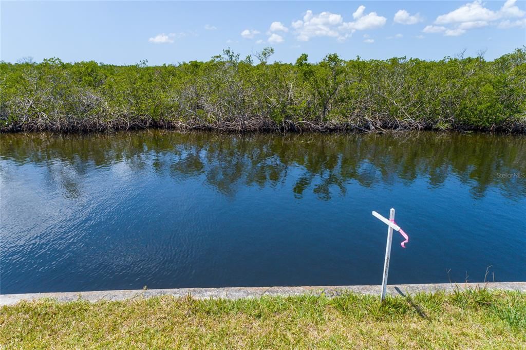 На продажу: $353,053 (0.23 acres)