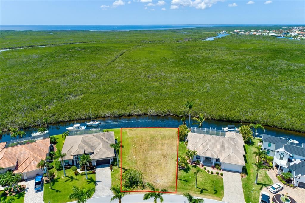 На продажу: $353,053 (0.23 acres)