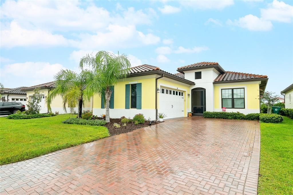 For Sale: $954,900 (3 beds, 2 baths, 2250 Square Feet)