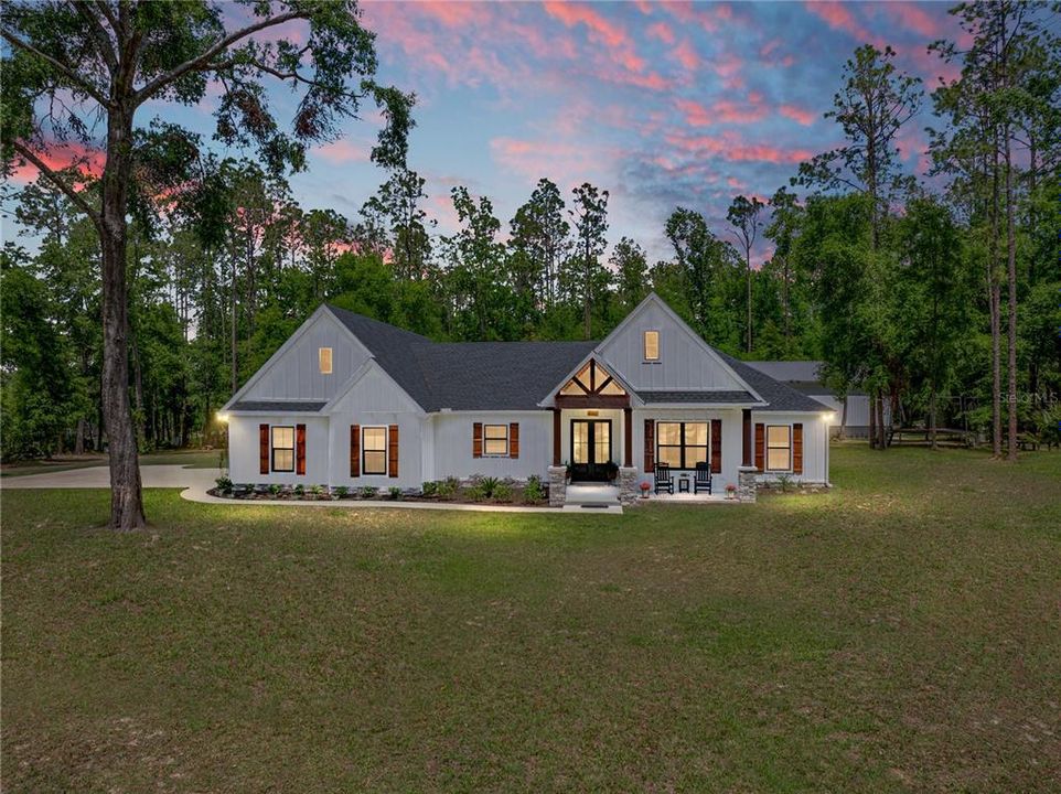 最近售出: $1,099,000 (4 贝兹, 2 浴室, 2468 平方英尺)