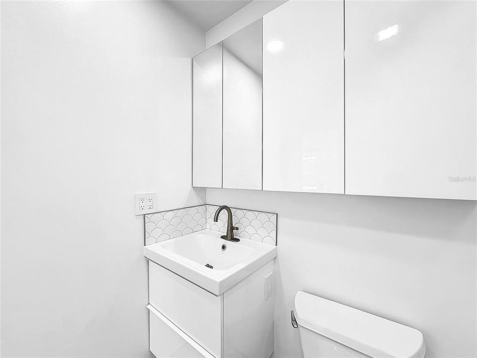 For Sale: $425,000 (2 beds, 2 baths, 1230 Square Feet)