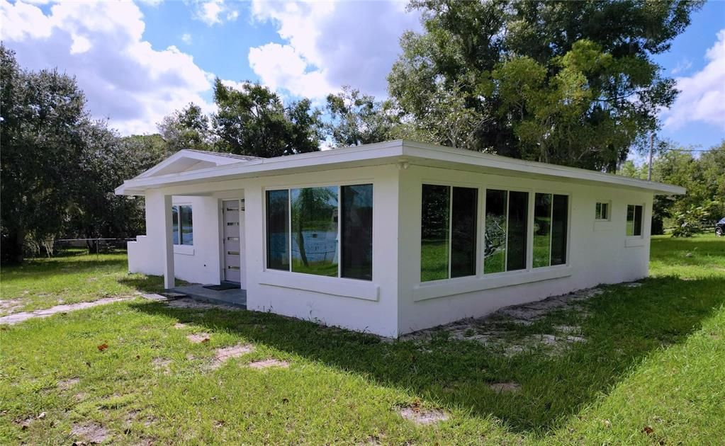 For Sale: $425,000 (2 beds, 2 baths, 1230 Square Feet)