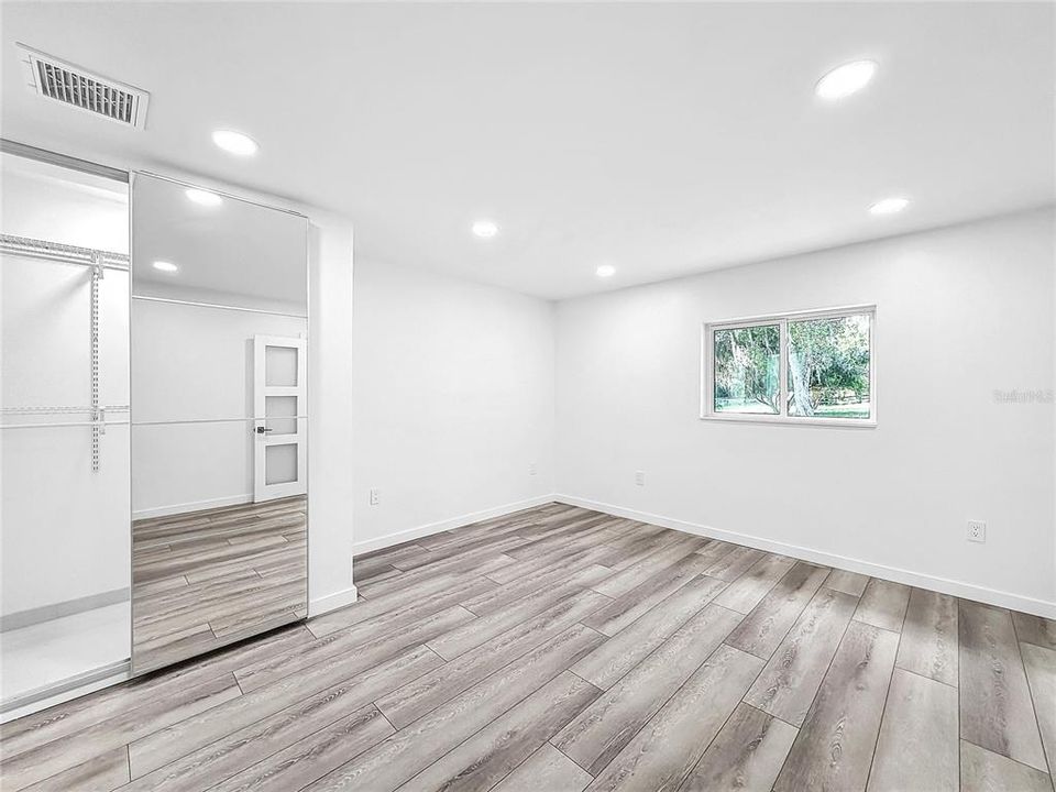 For Sale: $425,000 (2 beds, 2 baths, 1230 Square Feet)