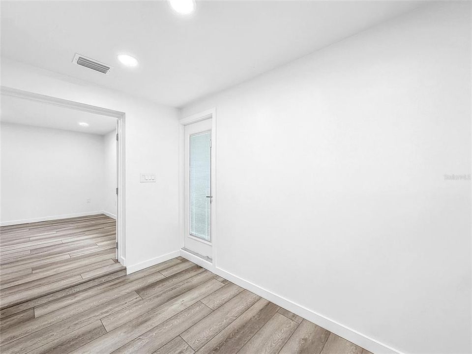For Sale: $425,000 (2 beds, 2 baths, 1230 Square Feet)