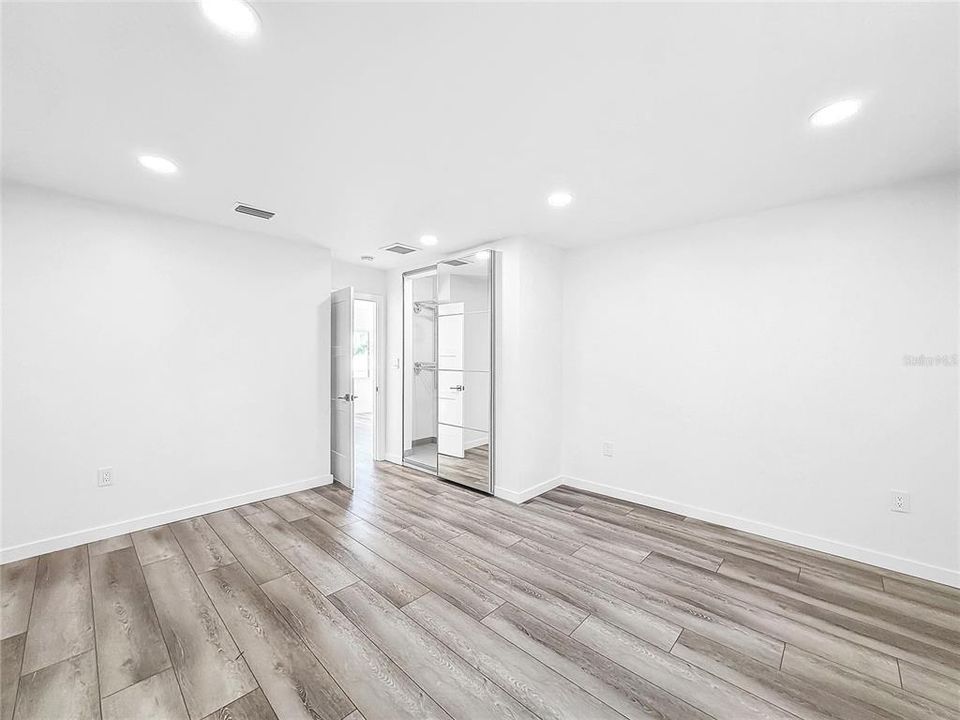 For Sale: $425,000 (2 beds, 2 baths, 1230 Square Feet)