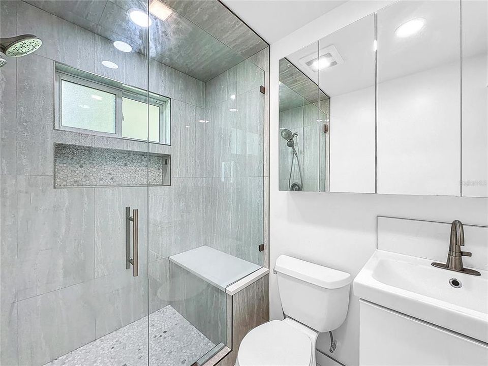 For Sale: $425,000 (2 beds, 2 baths, 1230 Square Feet)
