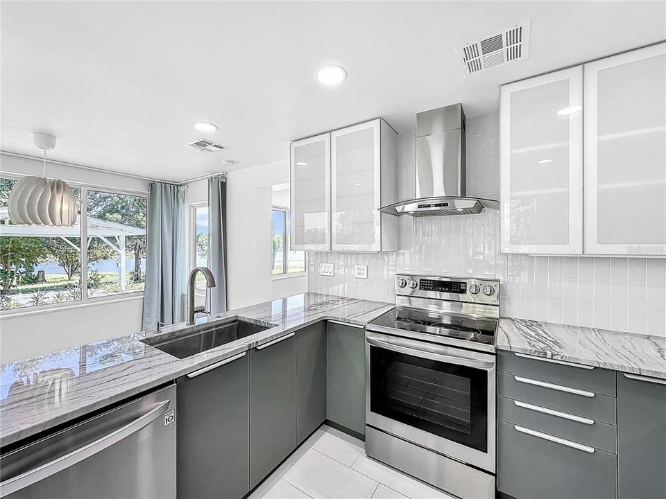 For Sale: $425,000 (2 beds, 2 baths, 1230 Square Feet)
