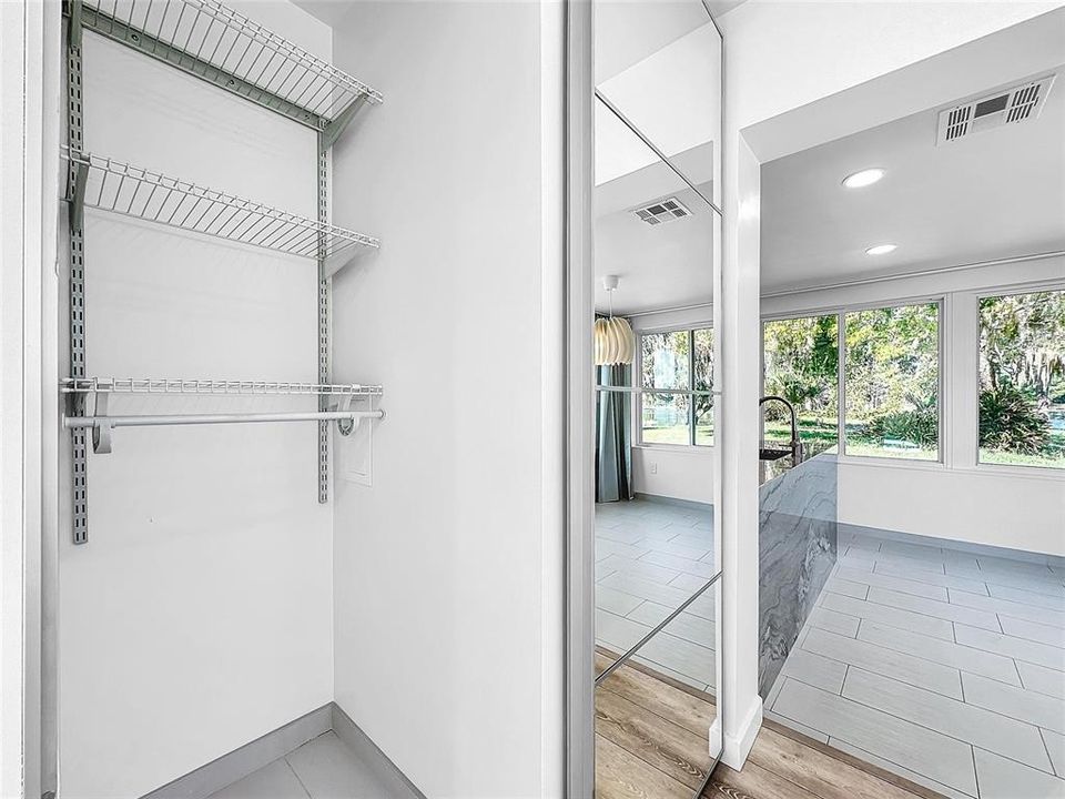 For Sale: $425,000 (2 beds, 2 baths, 1230 Square Feet)