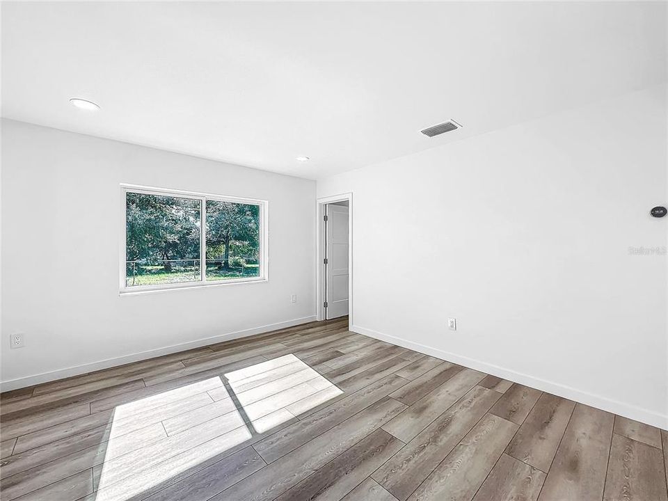 For Sale: $425,000 (2 beds, 2 baths, 1230 Square Feet)
