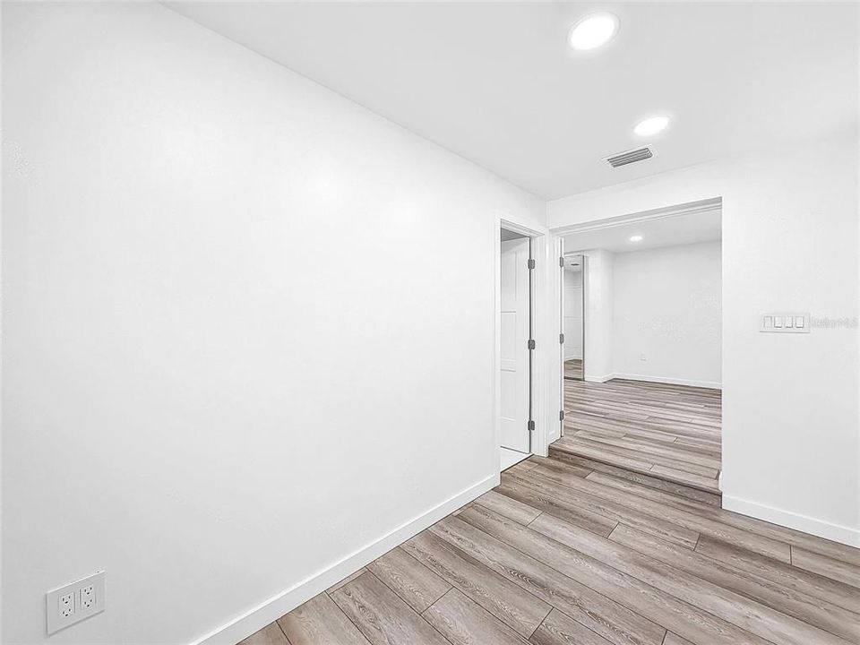 For Sale: $425,000 (2 beds, 2 baths, 1230 Square Feet)