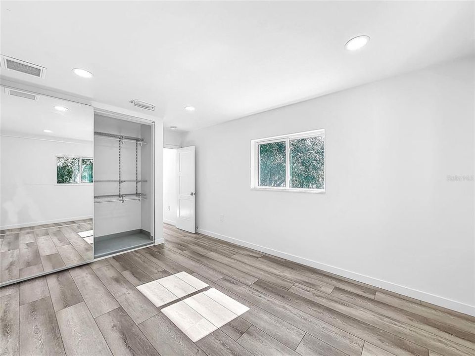 For Sale: $425,000 (2 beds, 2 baths, 1230 Square Feet)