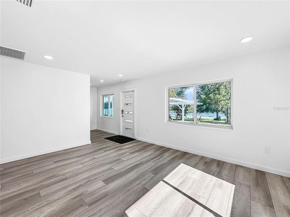 For Sale: $425,000 (2 beds, 2 baths, 1230 Square Feet)