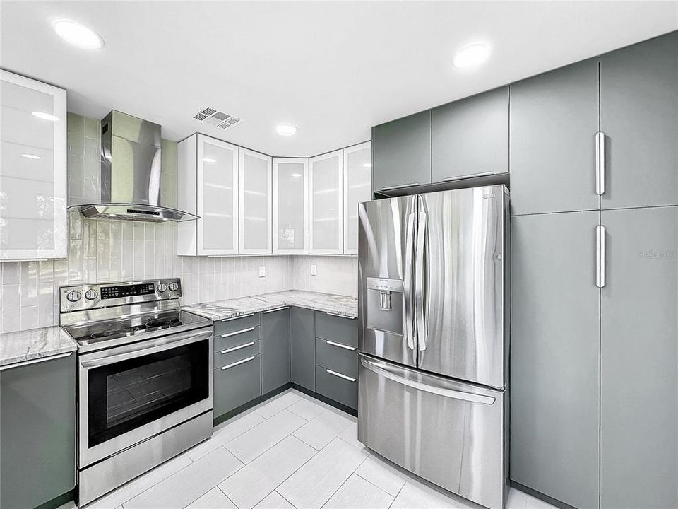 For Sale: $425,000 (2 beds, 2 baths, 1230 Square Feet)