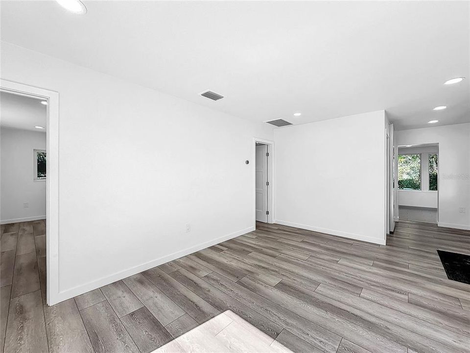 For Sale: $425,000 (2 beds, 2 baths, 1230 Square Feet)