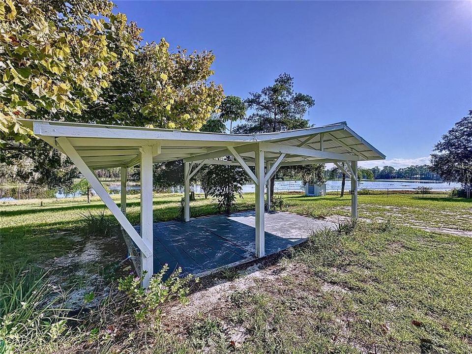 For Sale: $425,000 (2 beds, 2 baths, 1230 Square Feet)