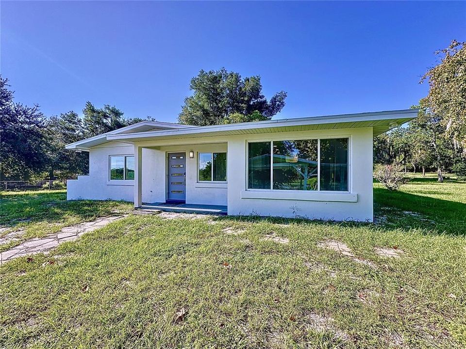 For Sale: $425,000 (2 beds, 2 baths, 1230 Square Feet)