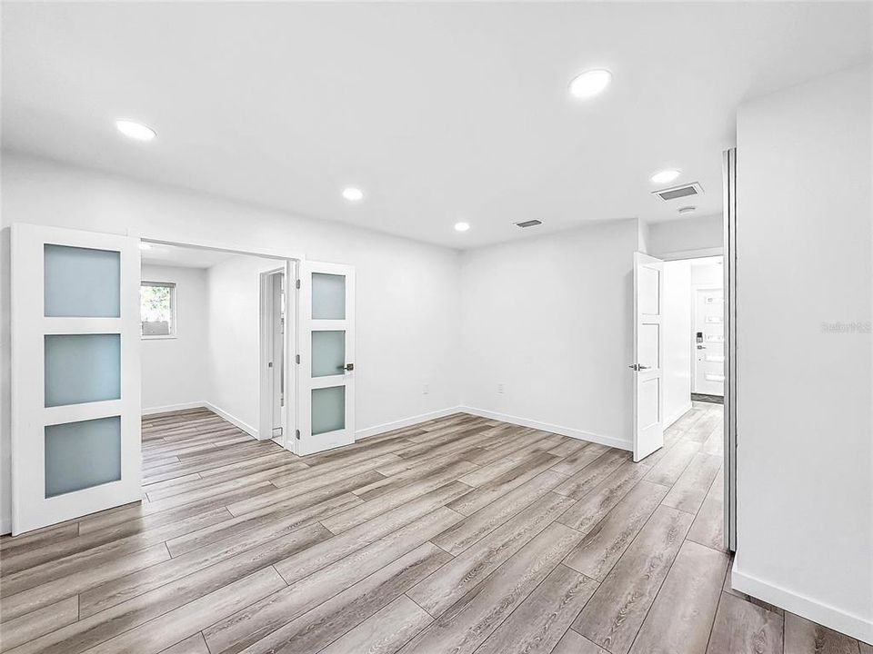 For Sale: $425,000 (2 beds, 2 baths, 1230 Square Feet)