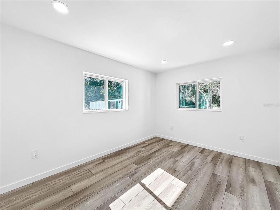 For Sale: $425,000 (2 beds, 2 baths, 1230 Square Feet)
