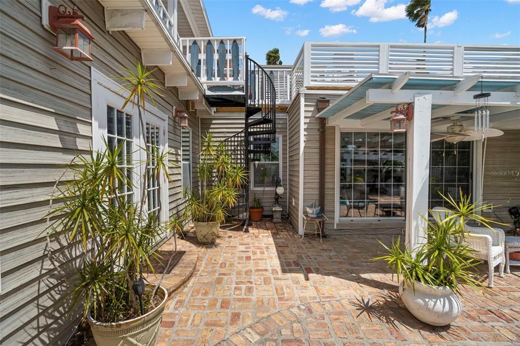 На продажу: $1,599,000 (5 спален, 4 ванн, 2840 Квадратных фут)