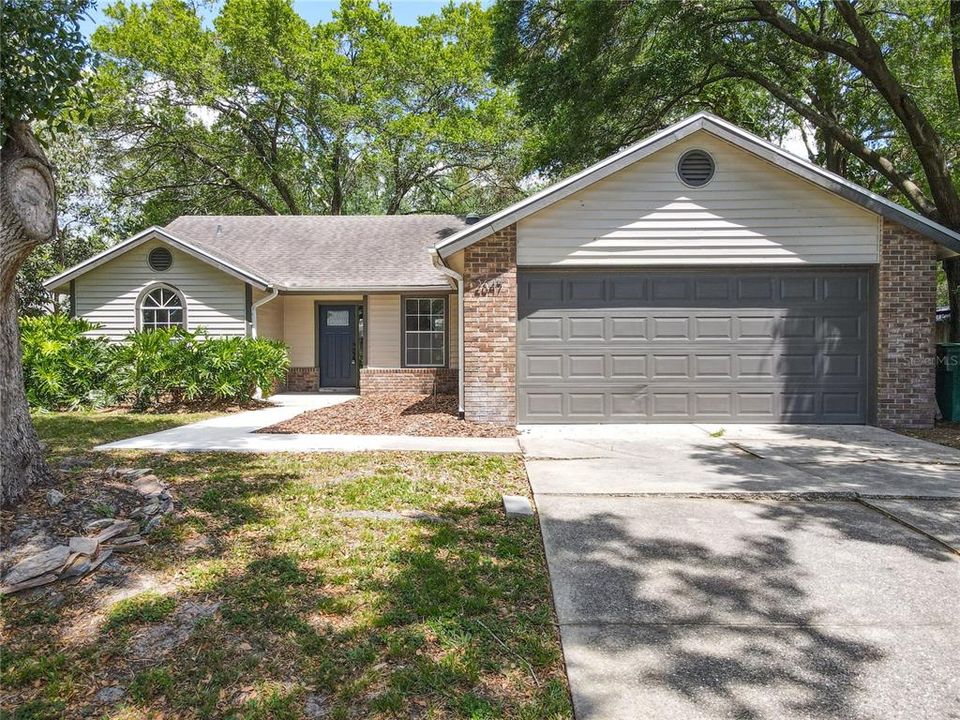 Recently Sold: $318,000 (3 beds, 2 baths, 1468 Square Feet)