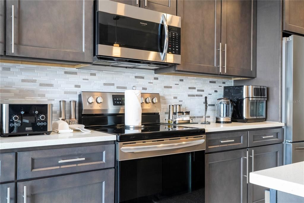 For Sale: $450,000 (3 beds, 3 baths, 1568 Square Feet)