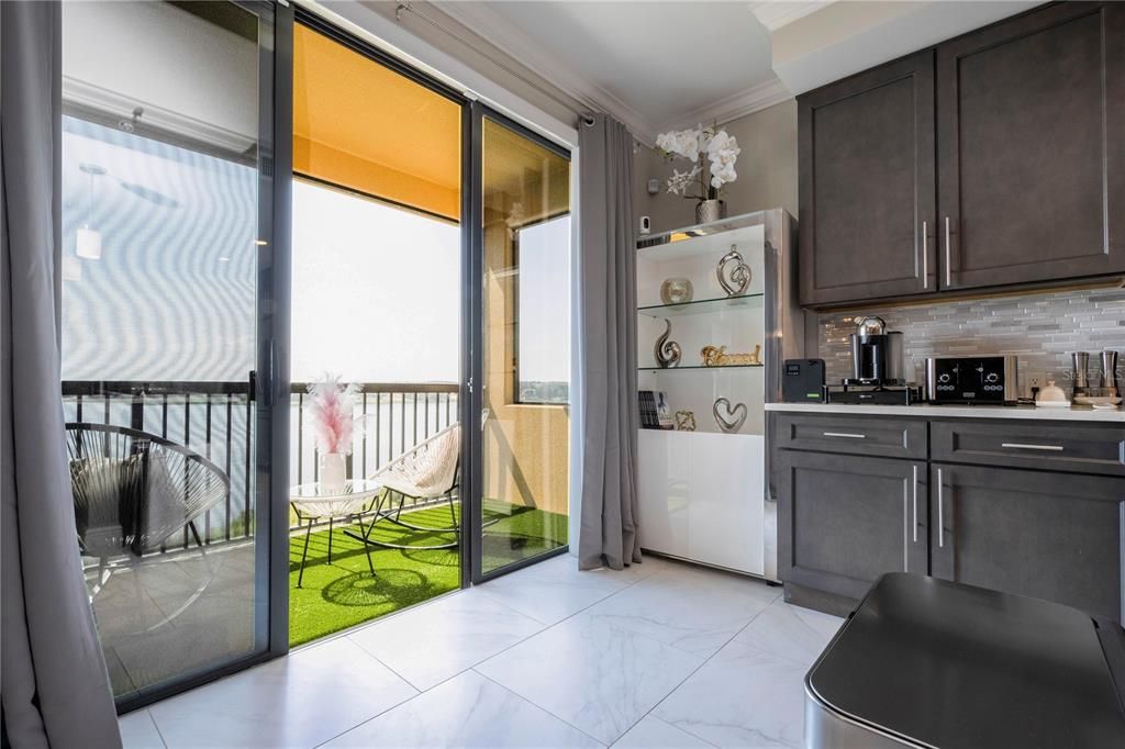 For Sale: $450,000 (3 beds, 3 baths, 1568 Square Feet)