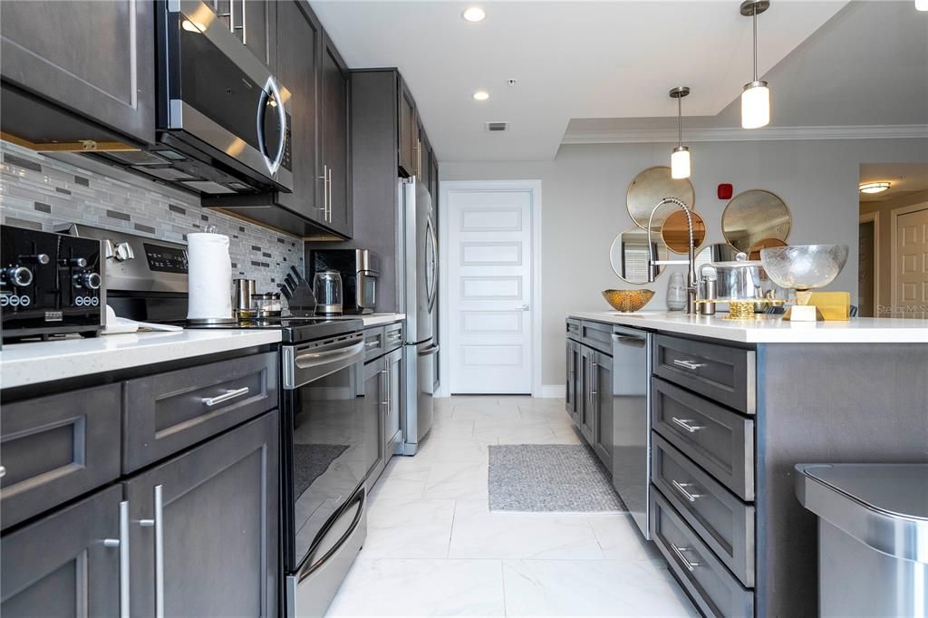 For Sale: $450,000 (3 beds, 3 baths, 1568 Square Feet)